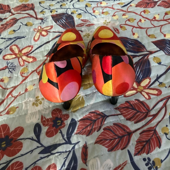 Carlos Santana, multi-colored heels, 8.5 - Picture 3 of 4